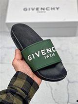 纪梵希链条拖鞋明星,明星们的时尚宠儿