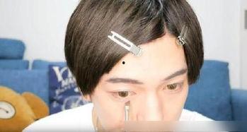 日本英文网红男,From Japan's Internet Sensation to Global Icon: The Journey of a Trendsetting Male Vlogger